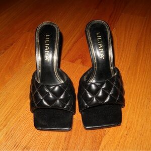 Black heels size 6 in good condition